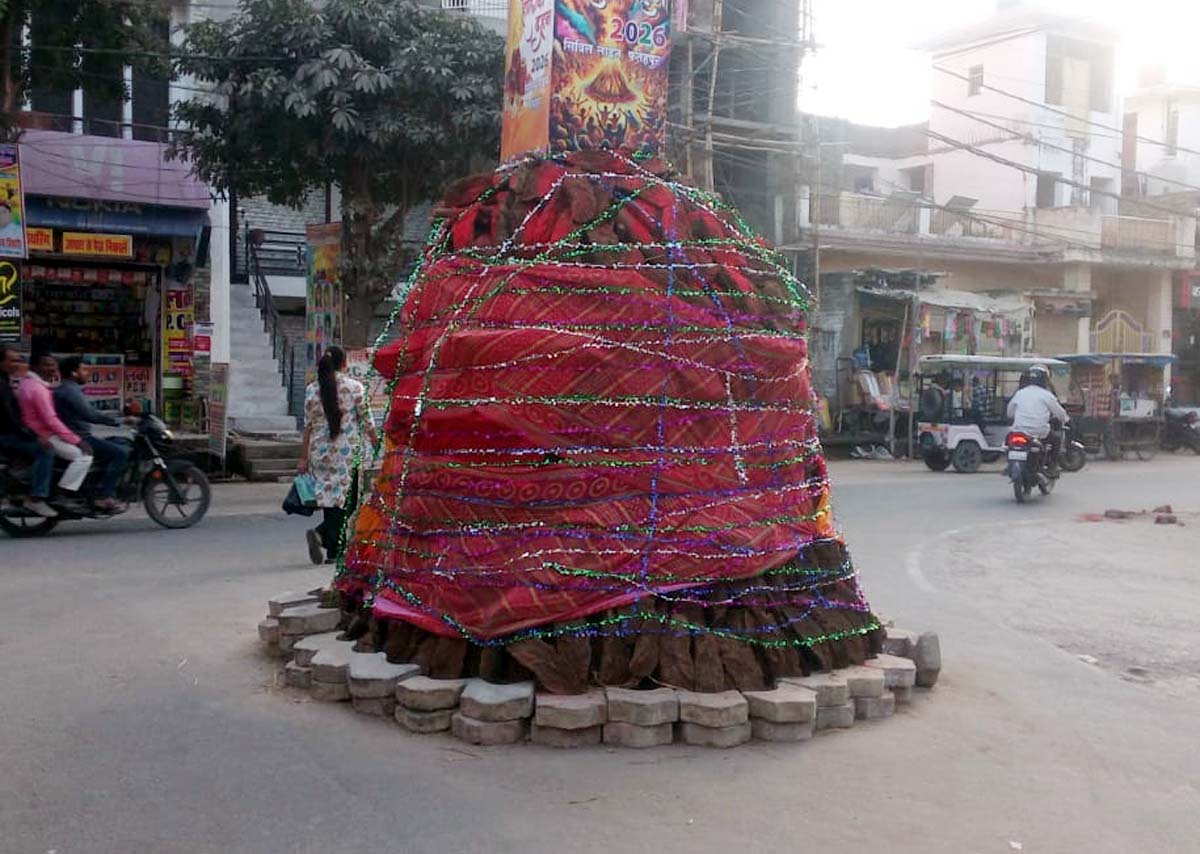होलिका दहन की तैयारियां तेजी से चल रही, शहरवासी उत्साह से लबरेज