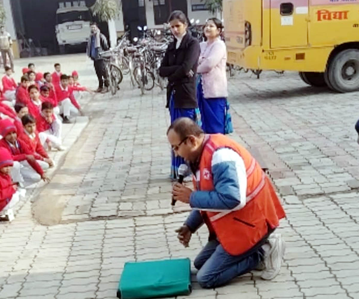  रेडक्रास चेयरमैन ने दिया सीपीआर प्रशिक्षण