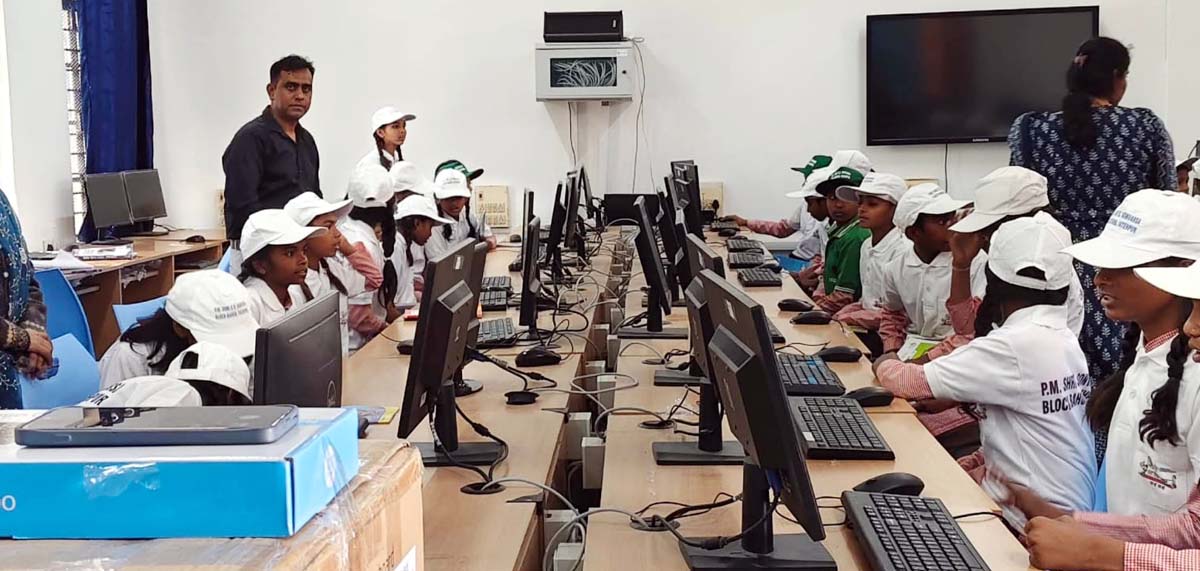 शैक्षिक भ्रमण में छात्रों ने सीखी स्मार्ट पढ़ाई