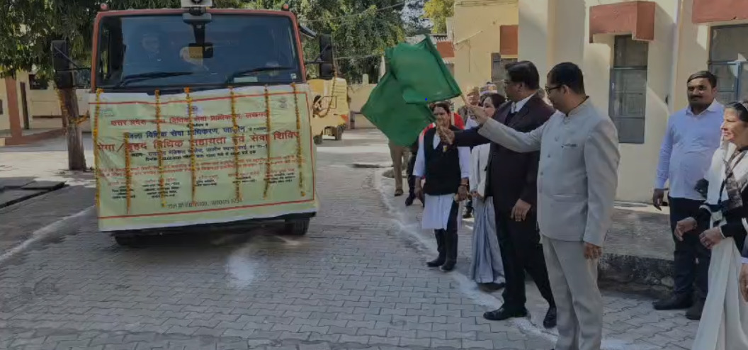 मेगा विधिक सहायता एवं सेवा शिविर के प्रचार हेतु प्रचार वाहन को हरी झंडी