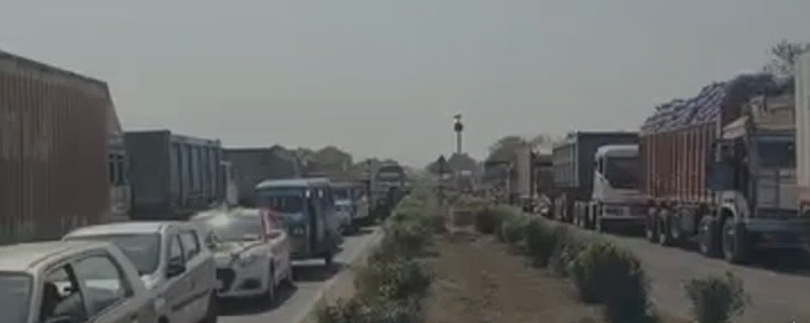 जोल्हूपुर मोड़ पर जाम का कहर, एम्बुलेंस फंसी, पुलिस ने संभाली कमान