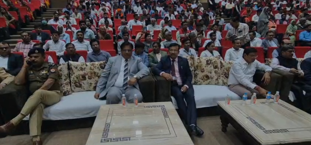 राजकीय मेडिकल कॉलेज उरई में मेगा विधिक सहायता शिविर का भव्य आयोजन