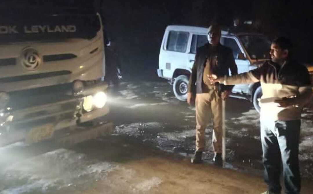 हमीरपुर में ओवरलोड वाहनों पर फिर चला प्रशासन का हंटर