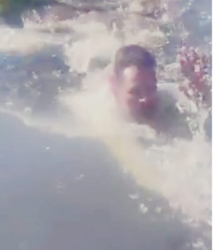 बच्चा 40 फुट गहरे दलदल में फंसा, युवक की सूझबूझ से बची जान