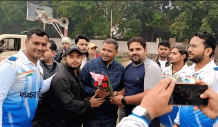 राजकीय स्टेडियम में पत्रकारों के बीच रोमांचक क्रिकेट मुकाबला, राठ टीम ने दर्ज की जीत