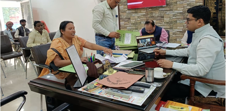 हमीरपुर: कलेक्ट्रेट में जनसुनवाई, 94 शिकायतें प्राप्त अधिकांश का निस्तारण