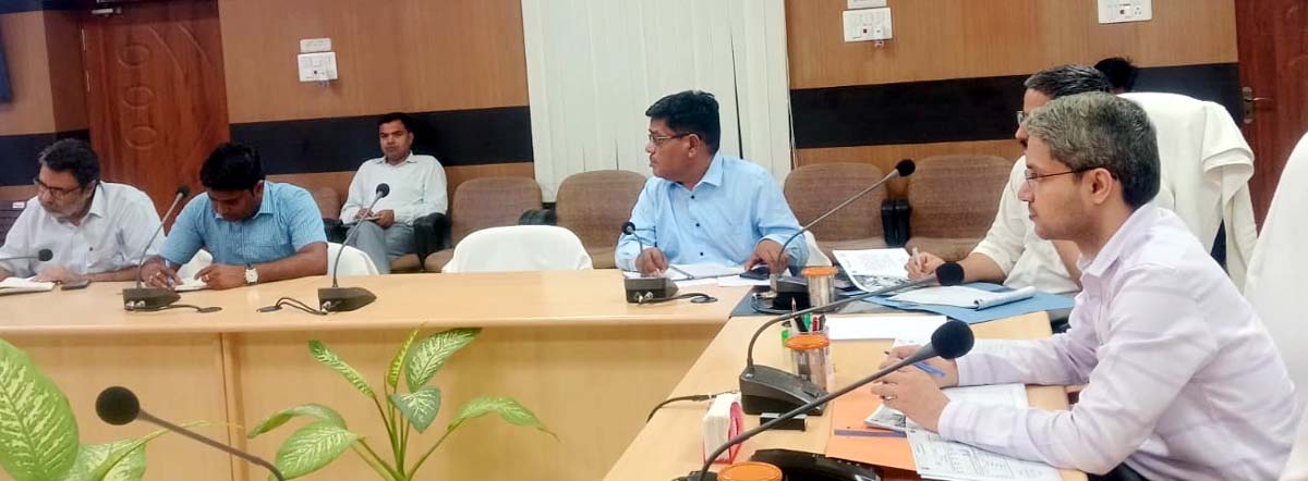 स्मार्ट क्लास, टीएलएम किट का प्रयोग शत प्रतिशत कराना करें सुनिश्चित : डीएम