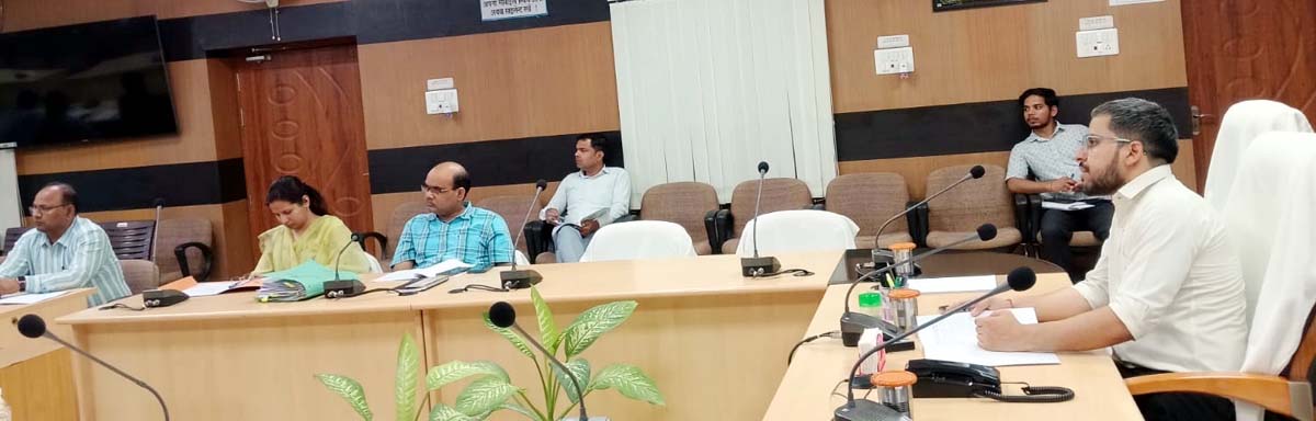 स्कूली वाहन चालकों का प्रशिक्षण व स्वास्थ्य चेकअप कराएं: सीडीओ