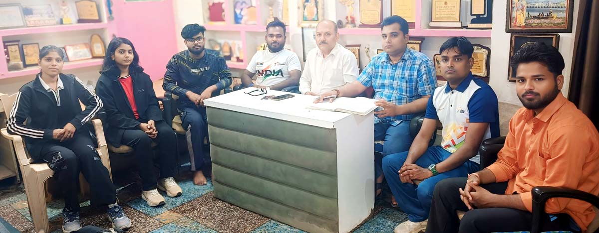 खिलाड़ियों के हित व स्टेशन में वंदे भारत ट्रेन के ठहराव की होगी मांग