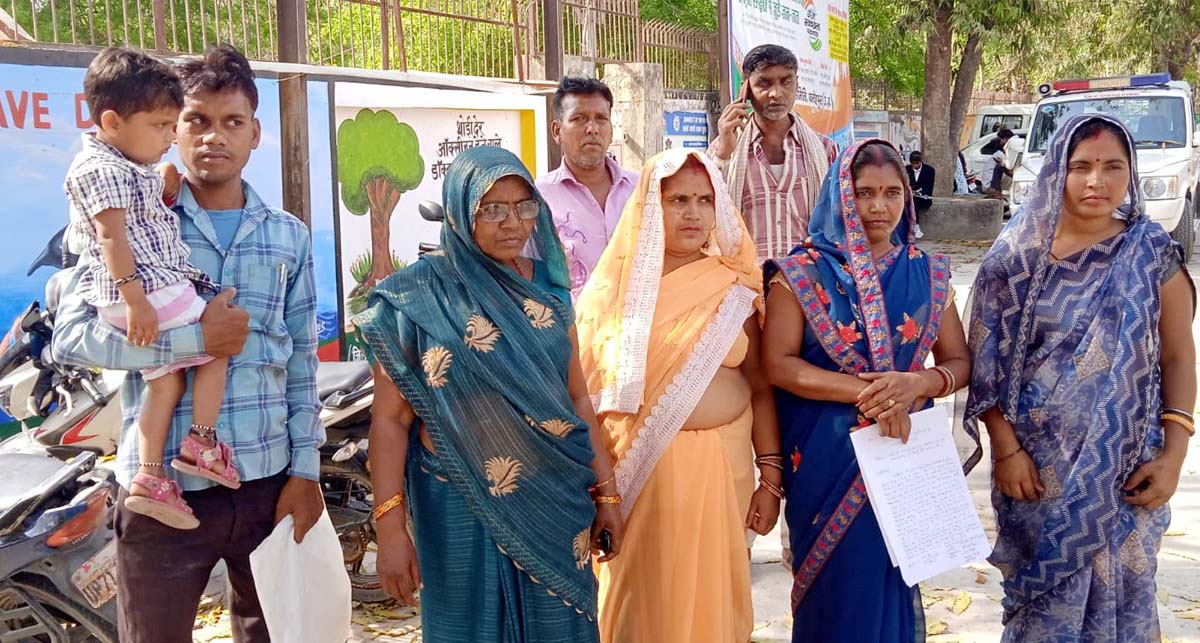  खड़ंजा का मरम्मतीकरण कराए जाने की डीएम से मांग