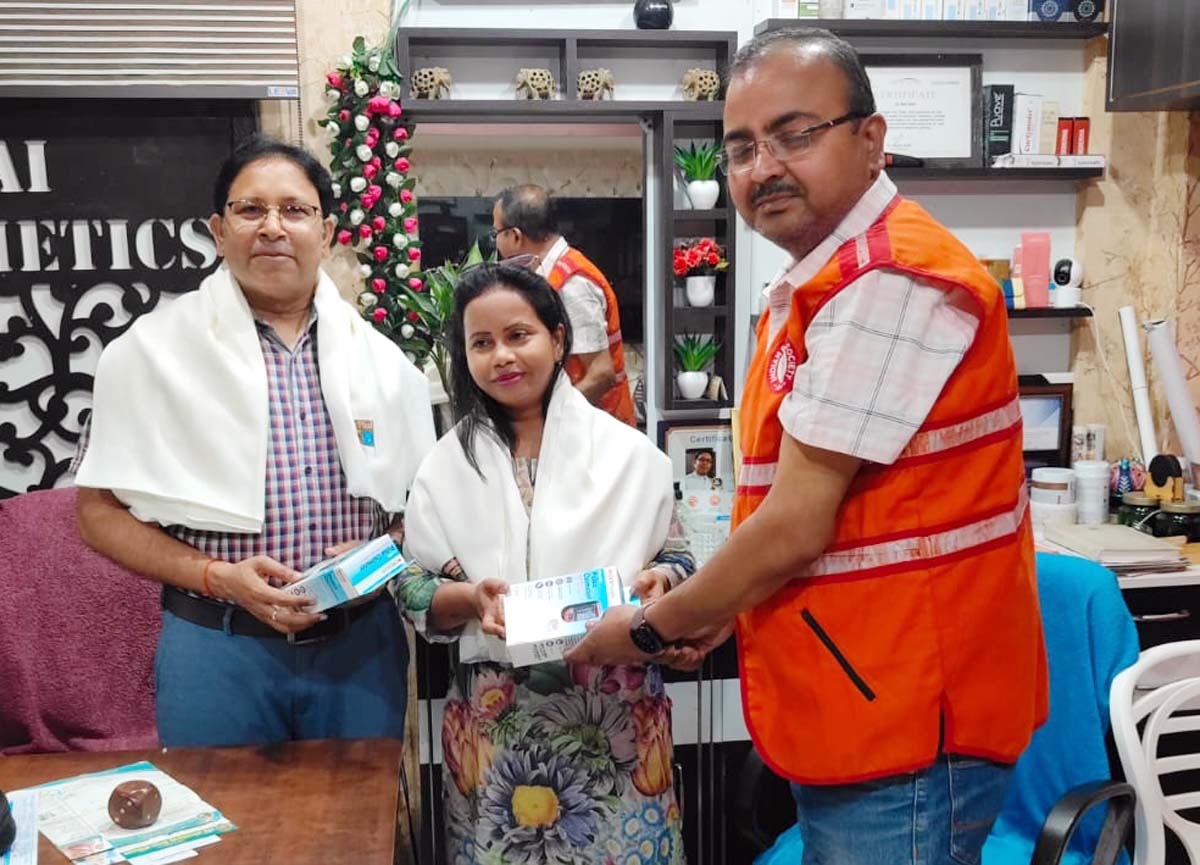 रेडक्रास चेयरमैन ने दंत चिकित्सकों को किया सम्मानित