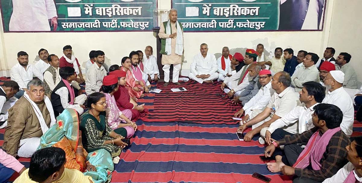 सपा की मासिक बैठक में पीडीए कमेटियों के गठन पर चर्चा