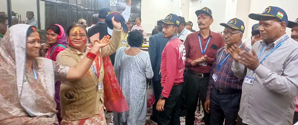 पूर्व सैनिक उत्थान समिति की बैठक में मनाया होली मिलन समारोह