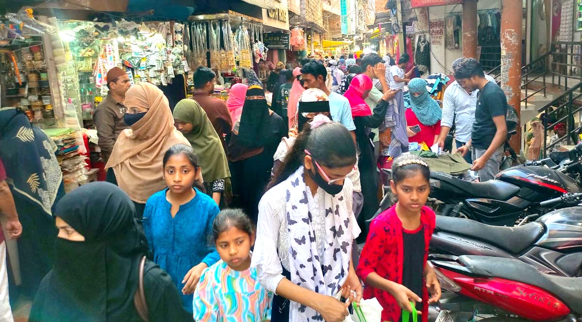 ईद का अब एक दिन शेष, खरीददारी अंतिम चरण में