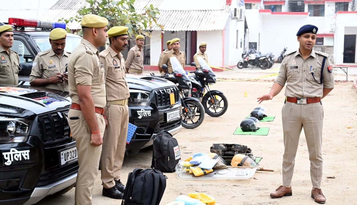 अधीनस्थों को दिए सख्त दिशा-निर्देश,एसपी ने साप्ताहिक परेड का किया निरीक्षण