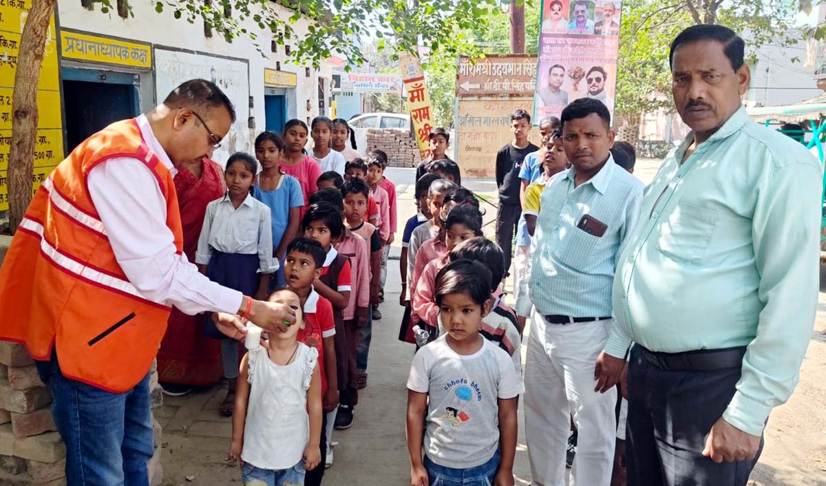 101 बच्चों को दी दवा, सफाई के प्रति किया जागरूक