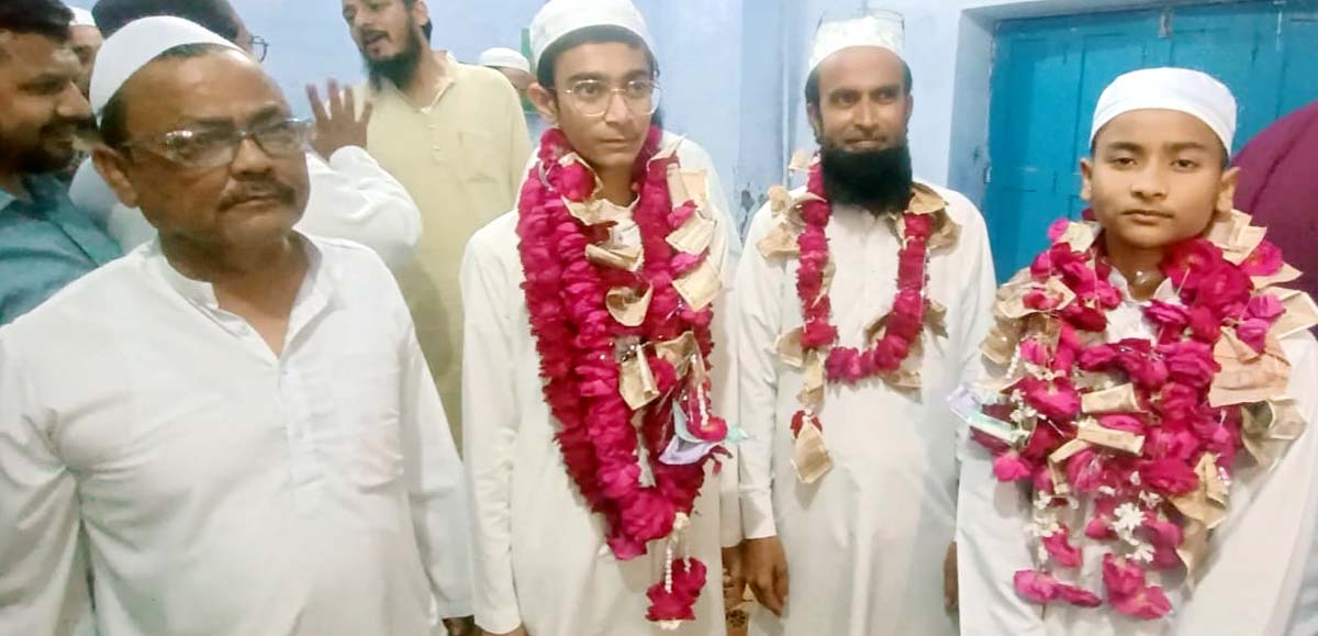 तरावीह में दो बच्चों ने कुरआन पाक किया मुकम्मल