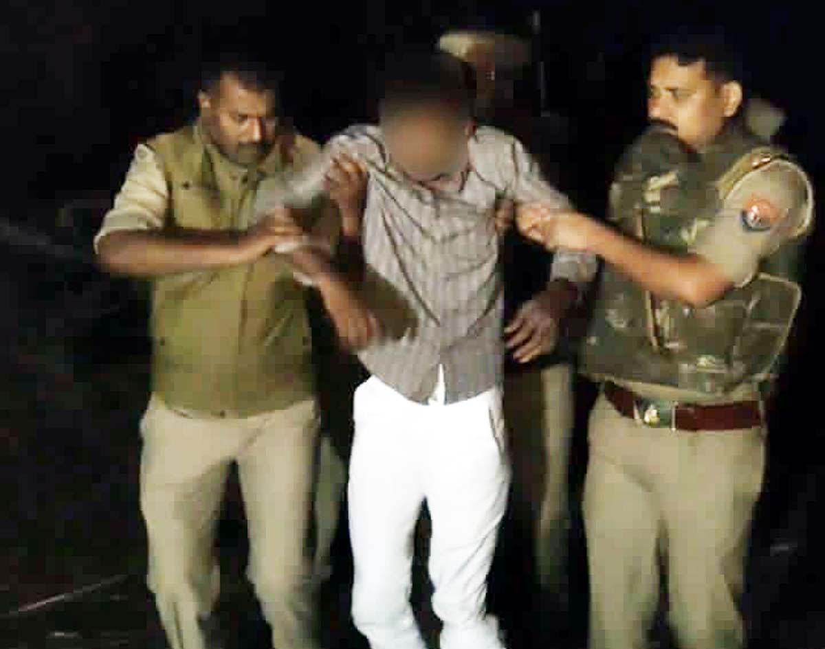 तीन चार पहिया वाहन समेत 58100 रूपए नगदी बरामद मुठभेड़, एक घायल