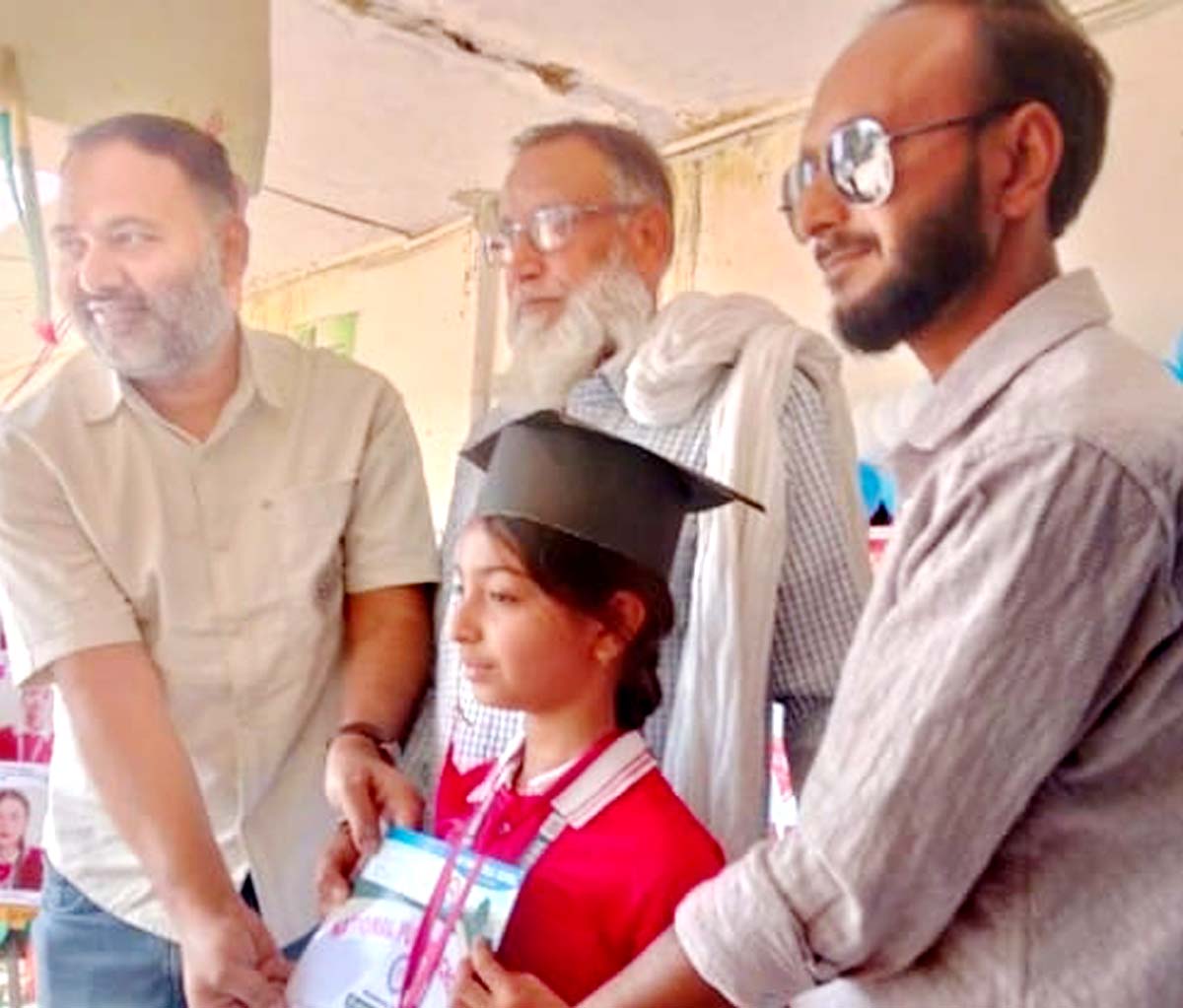 बच्चो को मेहनत का मिला फल, खिल उठे चेहरे