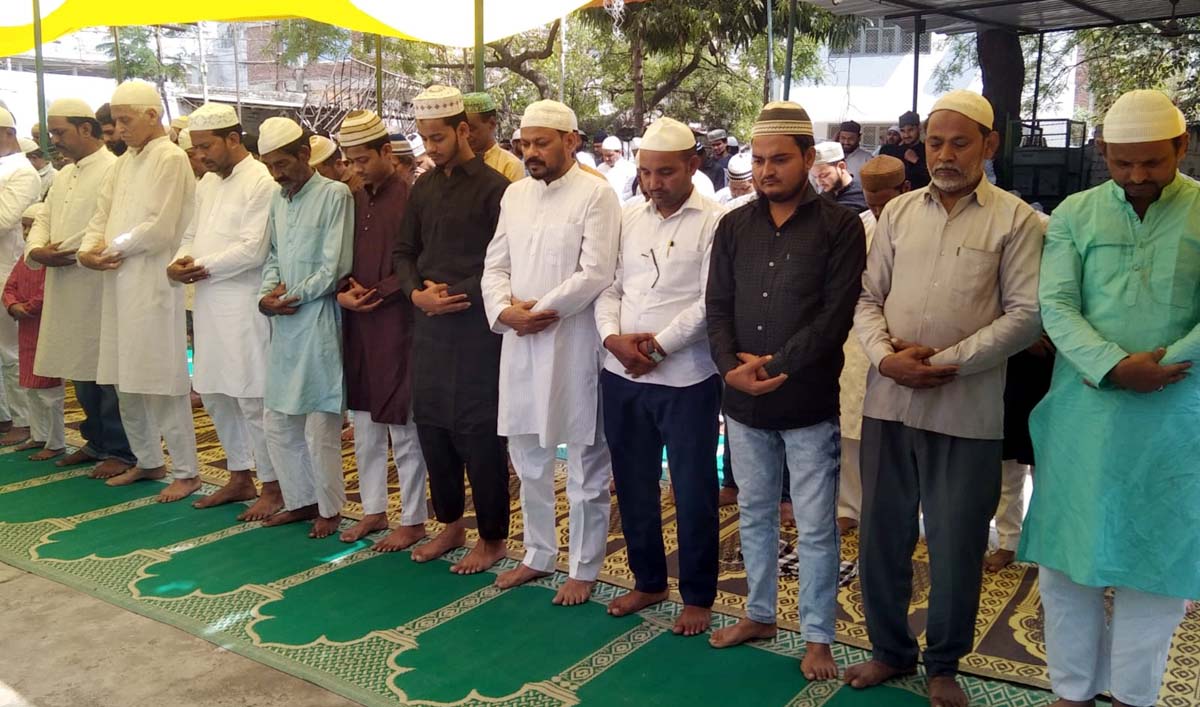 रमजान माह में पांच जुमा पड़ने पर फिर पढ़ी गई अलविदा की नमाज