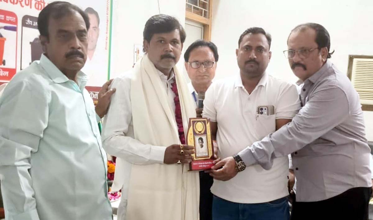 श्री गणेश शंकर विद्यार्थी मेमोरियल समिति ने किया सम्मान समारोह