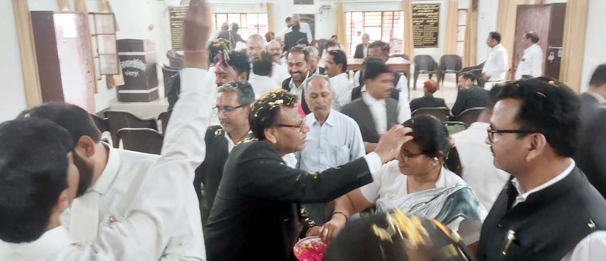 सर्व समाज अधिवक्ता संगठन के होली मिलन में उड़ा अबीर-गुलाल