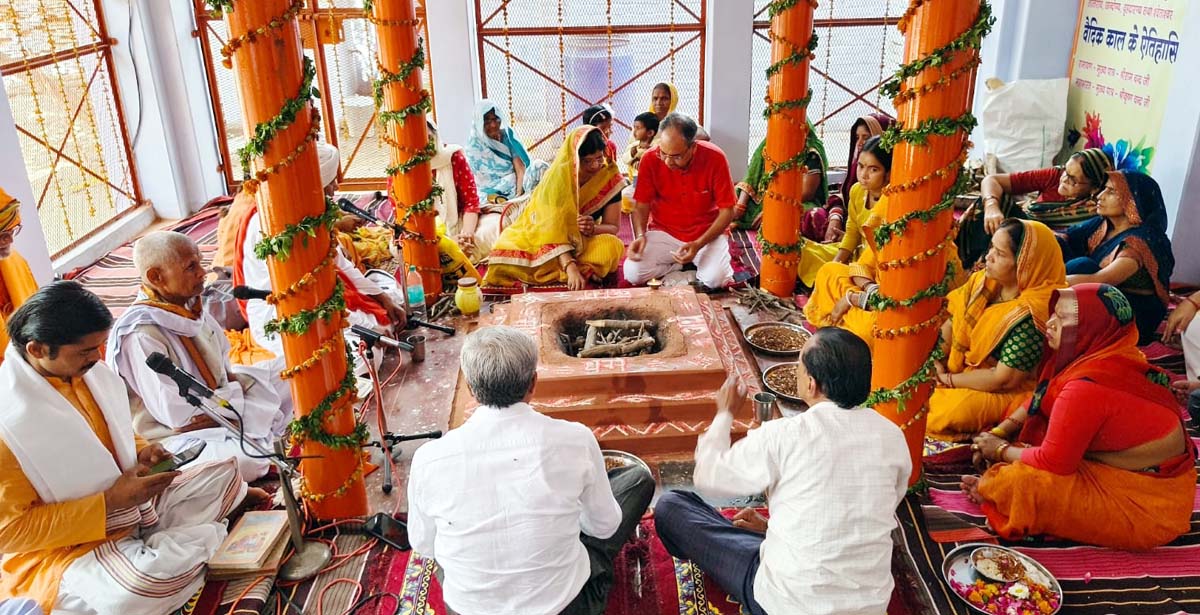 मांसाहार व नशे से दूर रहकर ही जीवन को बना सकते सफल