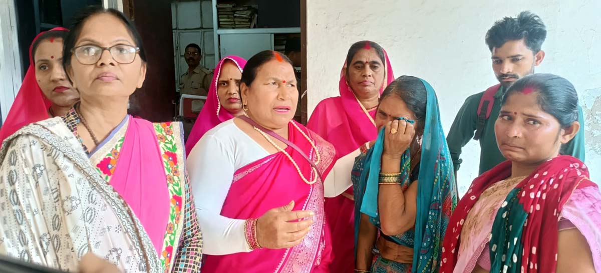 गुलाबी गैंग लोकतांत्रिक का संघर्ष से मिली जीत, उत्तराखंड से बरामद