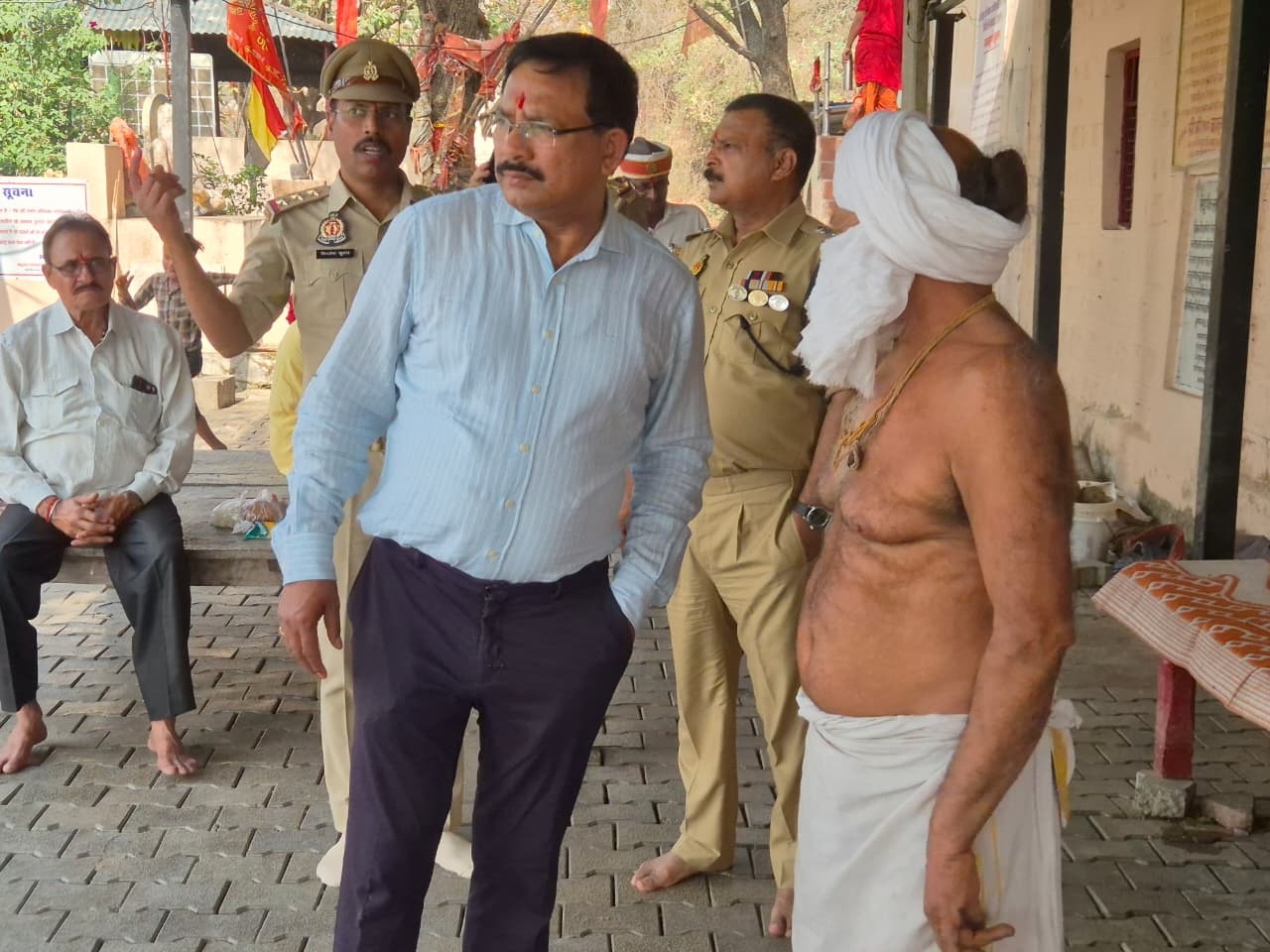 नवरात्रि की शुरुआत पर प्रशासन सतर्क, डीएम-एसपी ने संभाली कमान