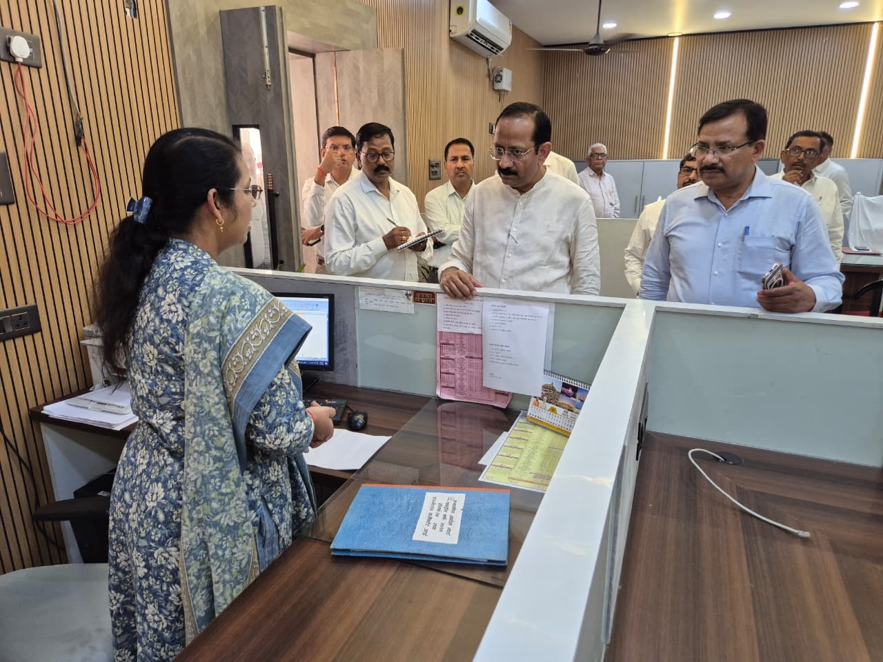 कलेक्ट्रेट में औचक निरीक्षण, अभिलेख व्यवस्था और जनशिकायत निस्तारण पर सख्त निर्देश