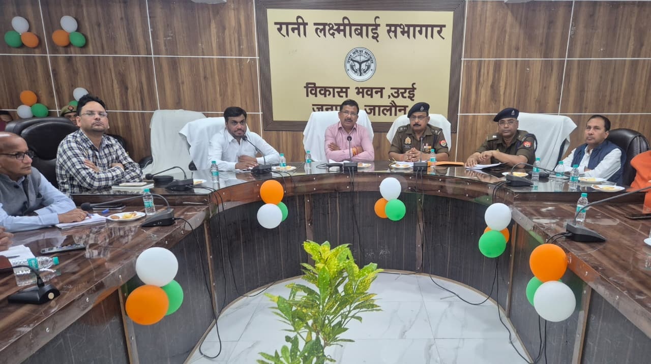 रामनवमी व ईद-उल-फितर पर प्रशासन अलर्ट, डीएम-एसपी ने की तैयारियों की समीक्षा