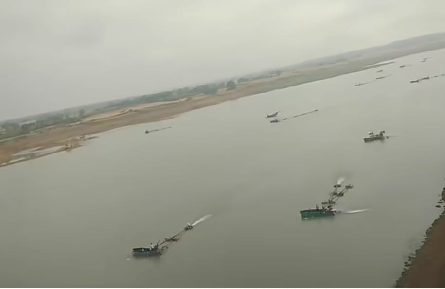 खनन माफियाओं पर प्रशासन का बड़ा एक्शन, 3 मशीनें जब्त,15 लाख जुर्माना