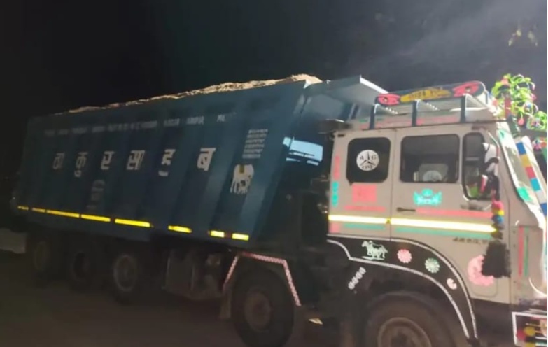 अवैध खनन पर प्रशासन की बड़ी कार्रवाई, 6 बालू लदे ट्रक सीज