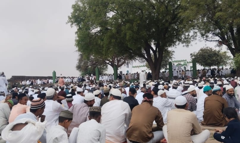  ईद की नमाज में गूंजा अमन-चैन का पैगाम, व्यवस्थाओं से संतुष्ट दिखे अधिकारी