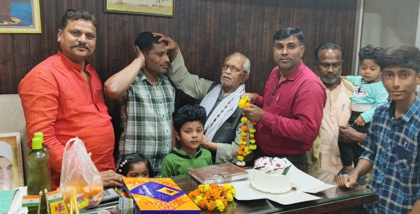 अखिल भारतीय प्रजापति कुंभकार महासंघ ने मनाया श्रीपाल प्रजापति का जन्मदिवस