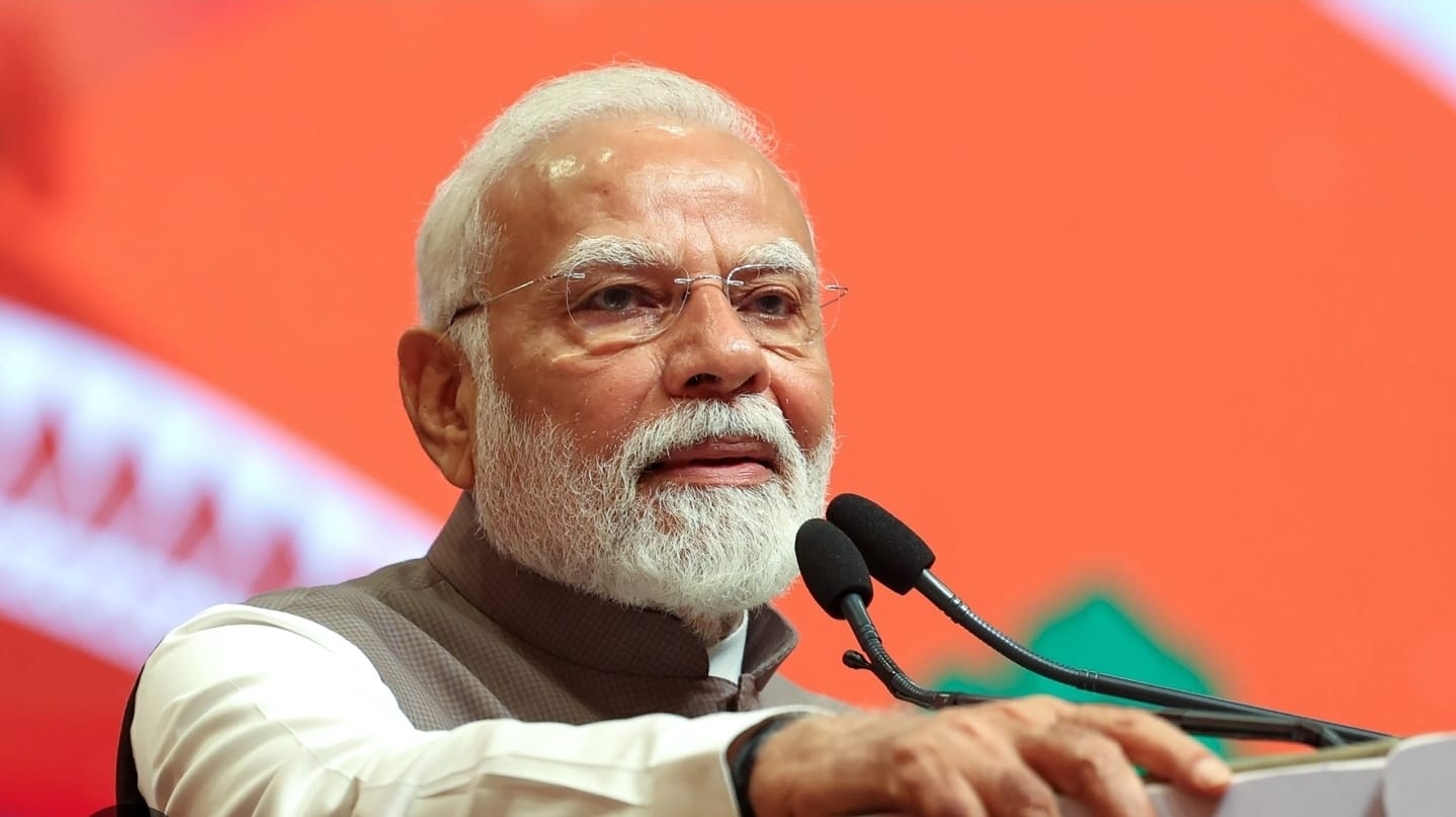 पीएम की फोटो पर आपत्तिजनक शब्द लिखकर जलाया, अन्य लघु खबरों के साथ