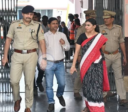 कड़ी निगरानी में हुई पुलिस भर्ती परीक्षा, डीएम और एसपी ने लिया केंद्रों का जायजा