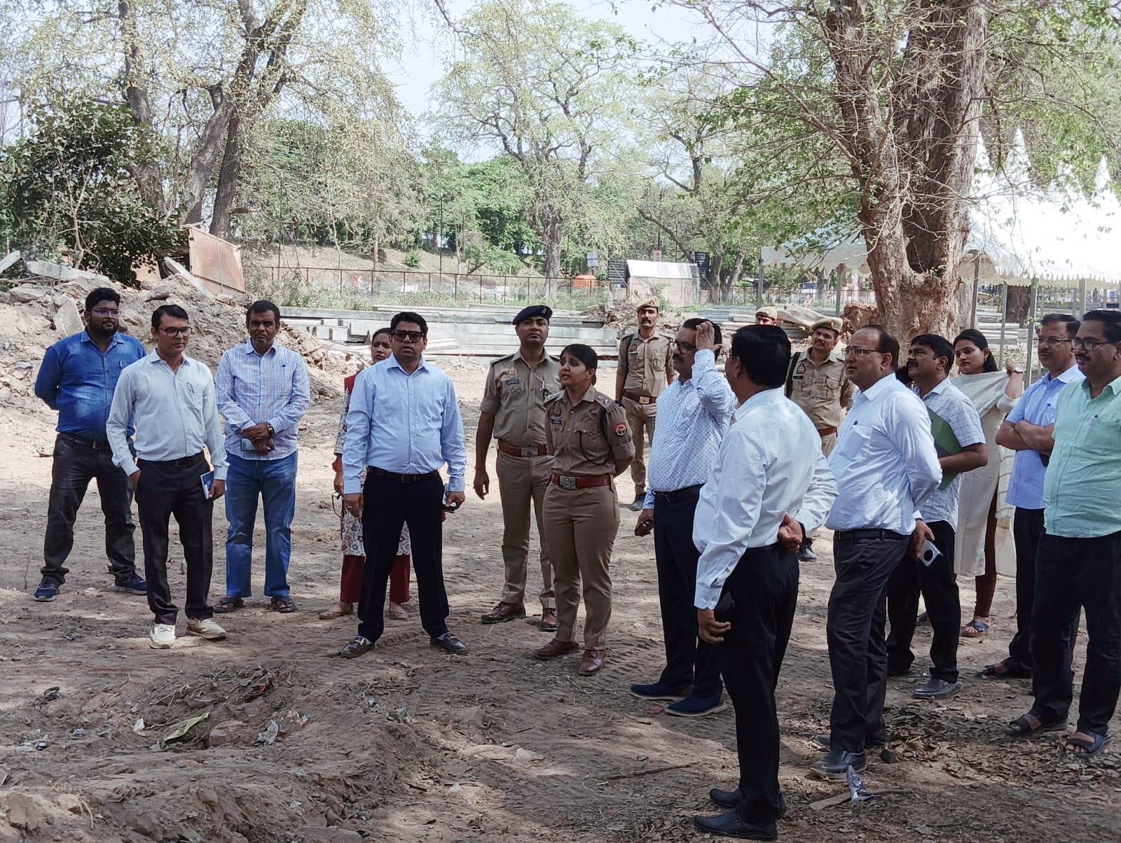 हमीरपुर महोत्सव की तैयारियां तेज, डीएम-एसपी ने किया निरीक्षण