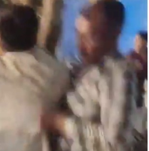 गेस्ट हाउस के बाहर बारातियों में खूनी बवाल, पत्थरबाजी में युवक गंभीर