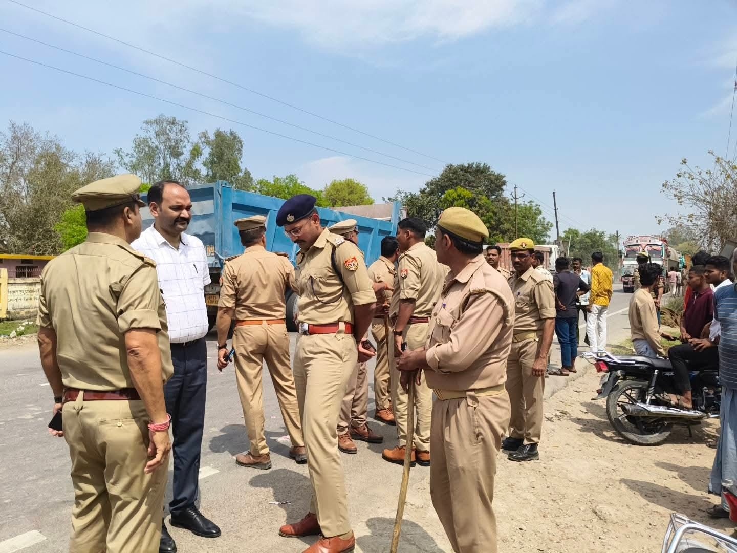 दो स्कूली बच्चों को मारी जोरदार टक्कर एक बच्चे की मौके पर ही हुई मौत