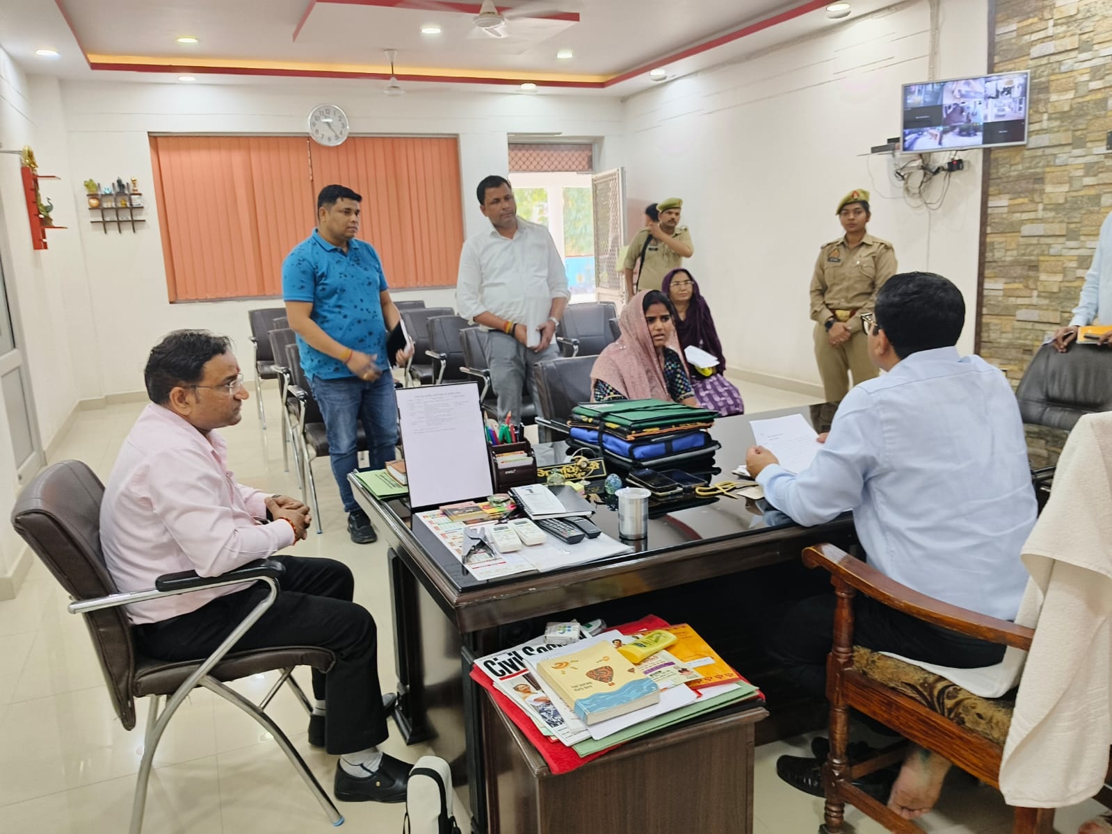 डीएम ने सुनीं 89 शिकायतें, अधिकारियों को त्वरित निस्तारण के निर्देश