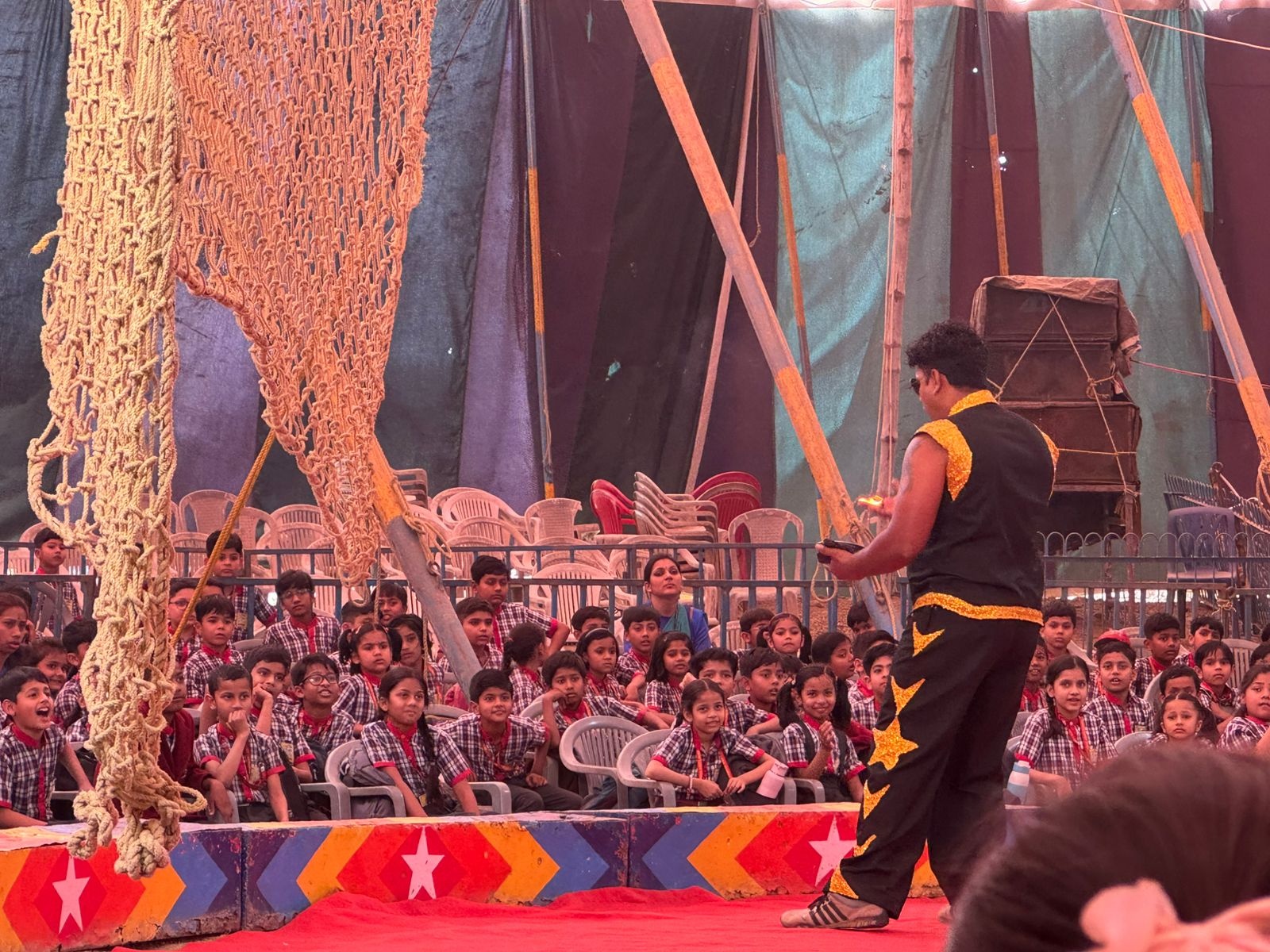 इंटरनेशनल एमिटी स्कूल के विद्यार्थियों ने ऐतिहासिक जेमिनी सर्कस का आनंद उठाया