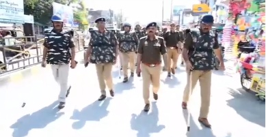 त्योहारों से पहले सख्ती, एसपी ने संभाली कमान शहर में पैदल मार्च
