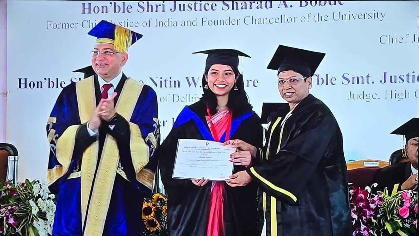 सुप्रीम कोर्ट के न्यायाधीशों की उपस्थिति में बांदा की बेटी खुशी रावत को दो स्वर्ण पदक