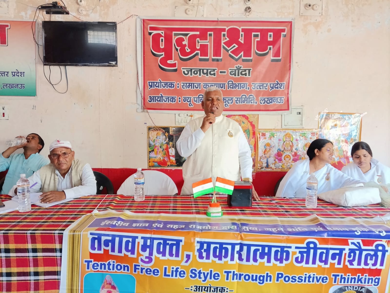 हमारे बड़े,वयोवृद्ध हमें दौलत नहीं देंते लेकिन संस्कार तो अवश्य ही देंगे