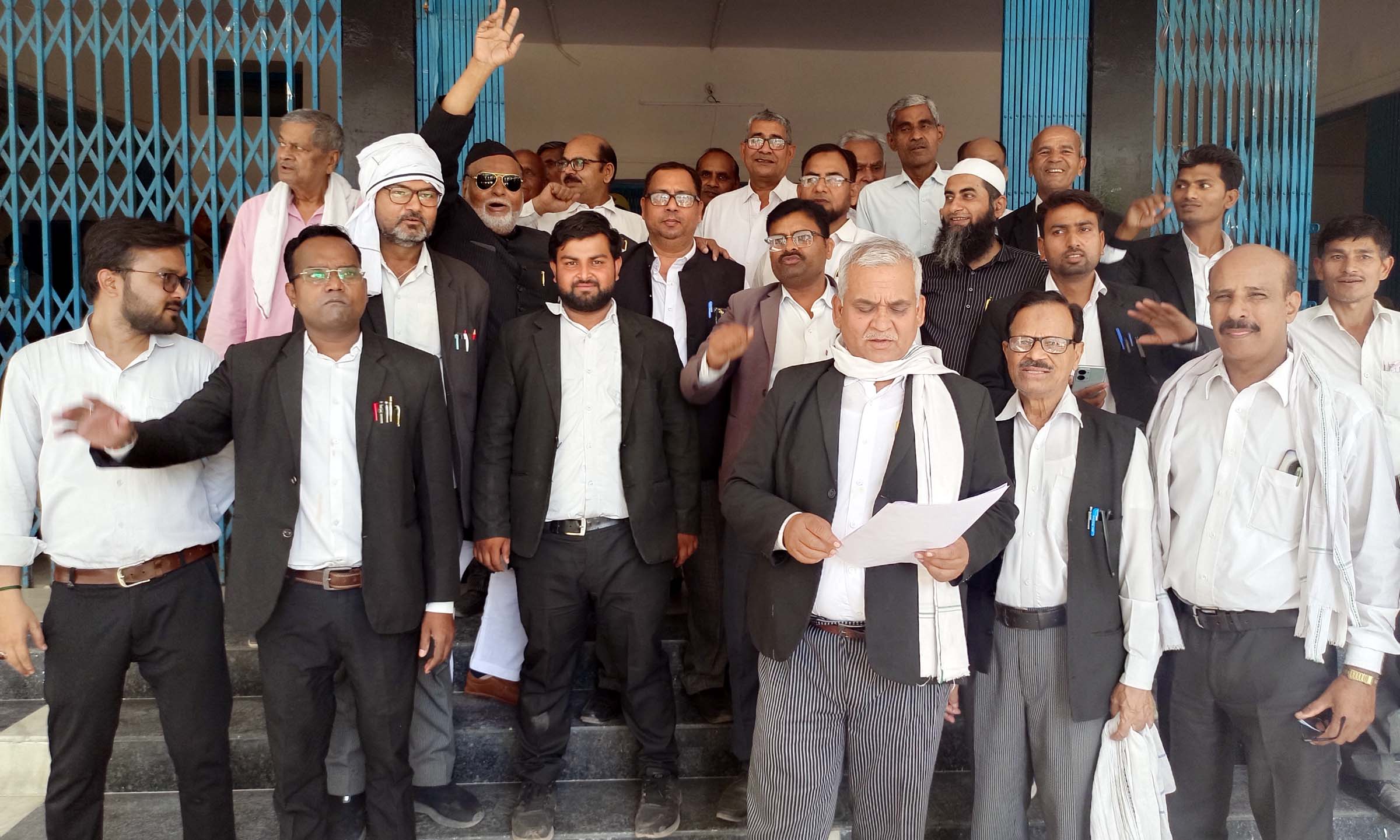 दोषी महिला भाजपा कार्यकर्ताओं की गिरफ्तारी किए जाने की मांग