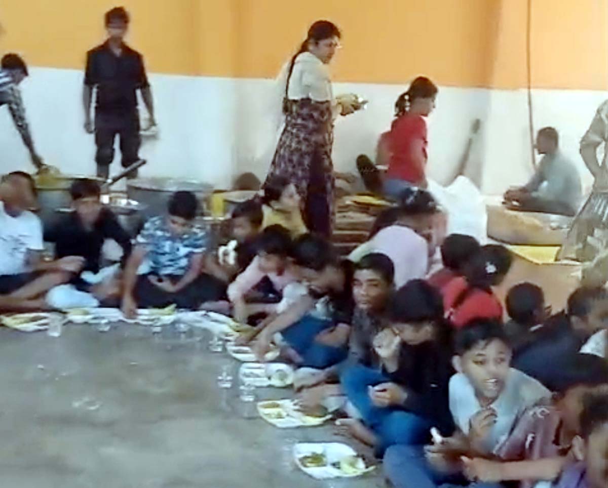 धार्मिक अनुष्ठान हवन-पूजन, कन्या पूजन के बाद हुआ भंडारा