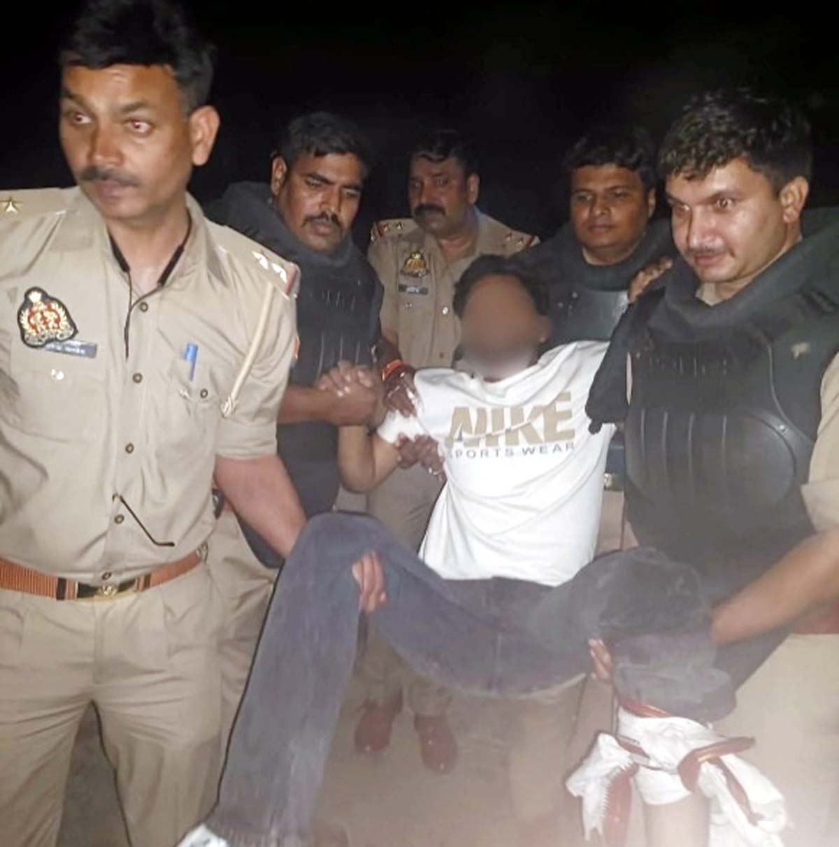 पच्चीस हजार का ईनामी पुलिस मुठभेड़ में घायल, दबोचा मामले में था वांछित