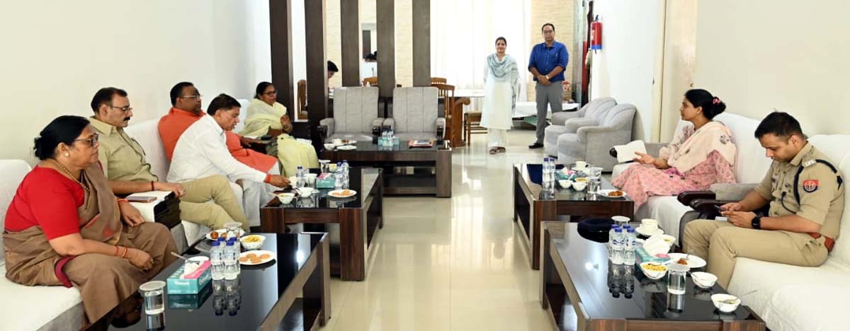 जनप्रतिनिधियों ने डीएम-एसपी के सामने खोला समस्याओं का पिटारा