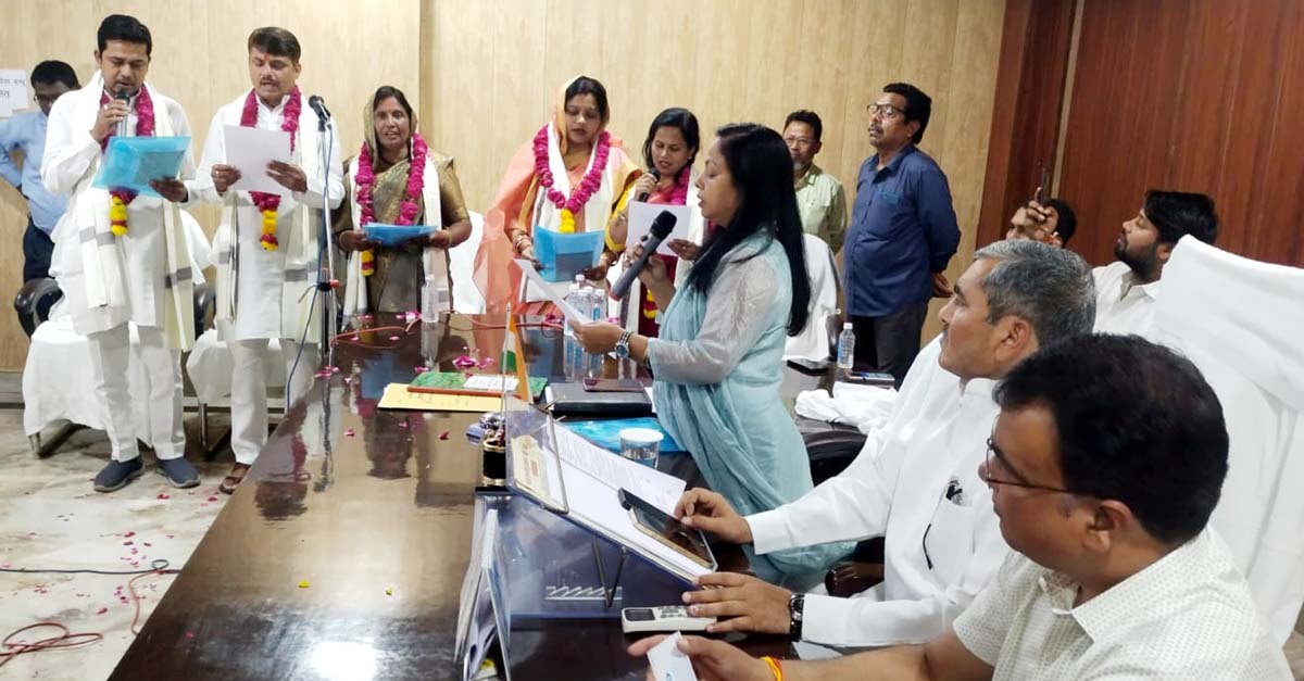शहर के समग्र विकास का लिया संकल्प, नामित सभासदों ने ली शपथ